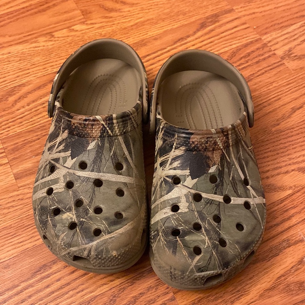 Camo Crocs - Size 5 - (Boys)